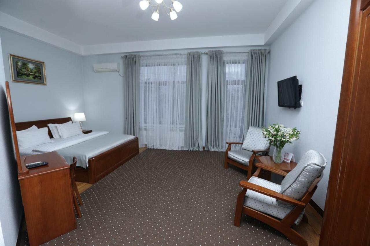 Khujand Grand Hotel Εξωτερικό φωτογραφία